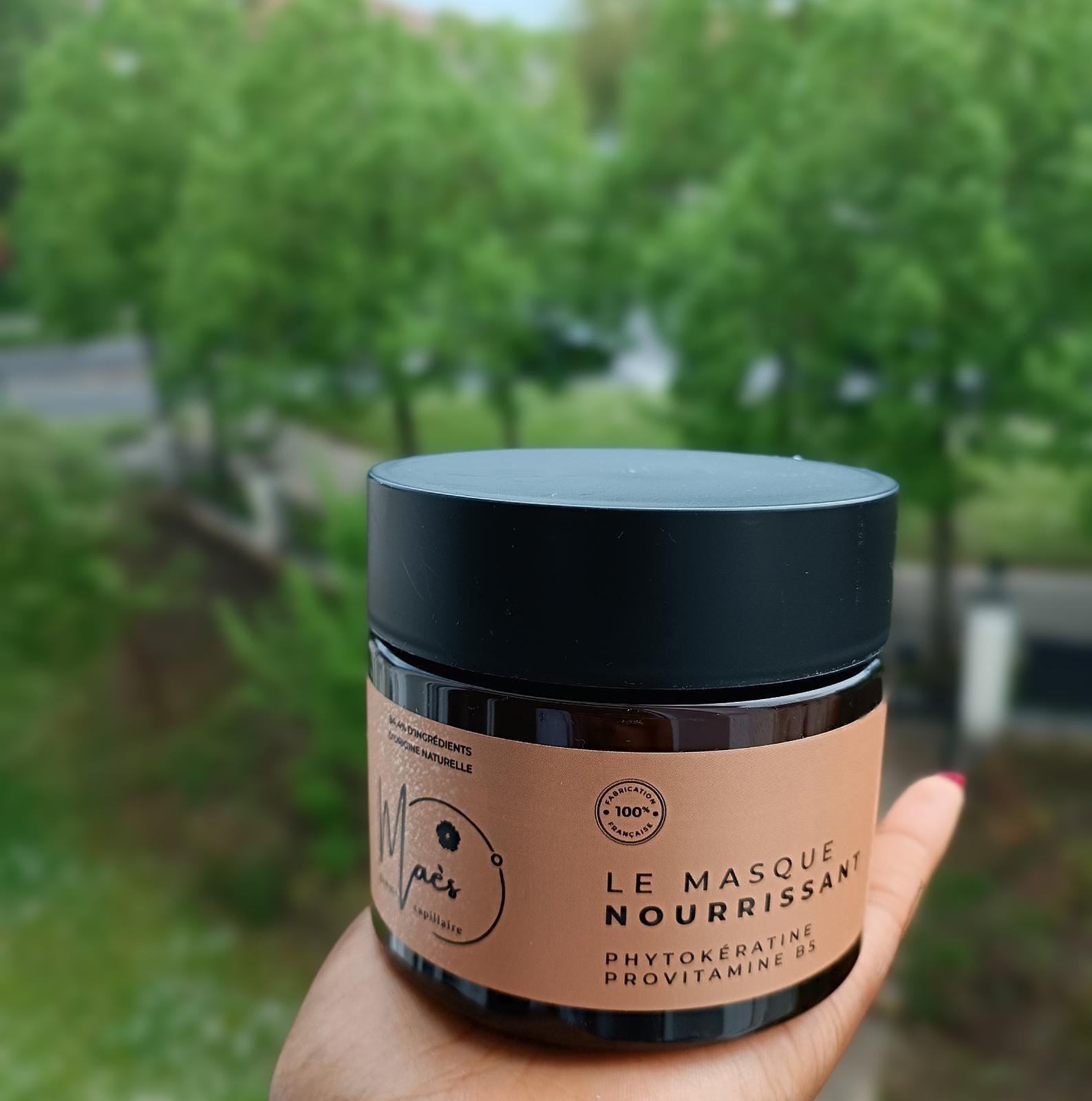 Masque Nourrissant Maes pour nourrir instantanément les cheveux secs et cassants et/ou chimiquement endommagés.