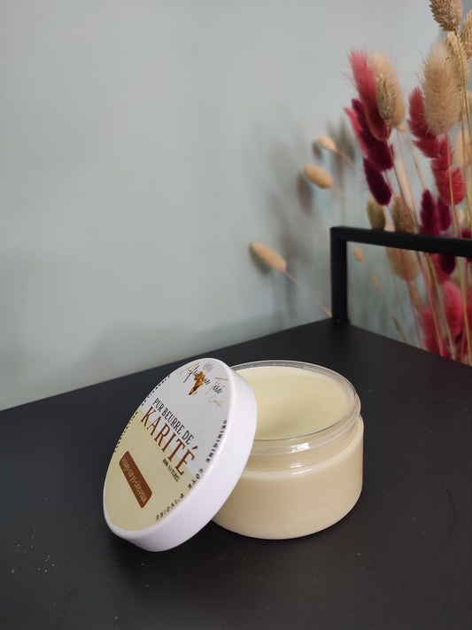 Le beurre de karité nourrit et apaise la peau, aide à la régénération cellulaire et au maintien de son élasticité