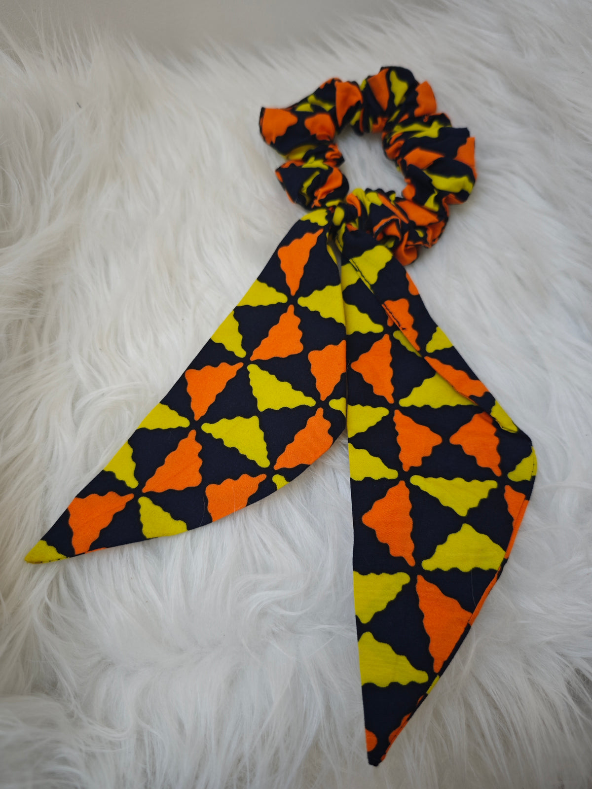chouchou en wax pour cheveux mon panier afro motifs jaune orange noir