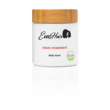 La crème hydratante Belle-Anse Eva's hair est hydratante permet de restaurer l’hydratation de la fibre capillaire, enrichi en beurre de mangue, en huile de moringa, en miel, en extrait de sève de bambou et en huile de ricin. 