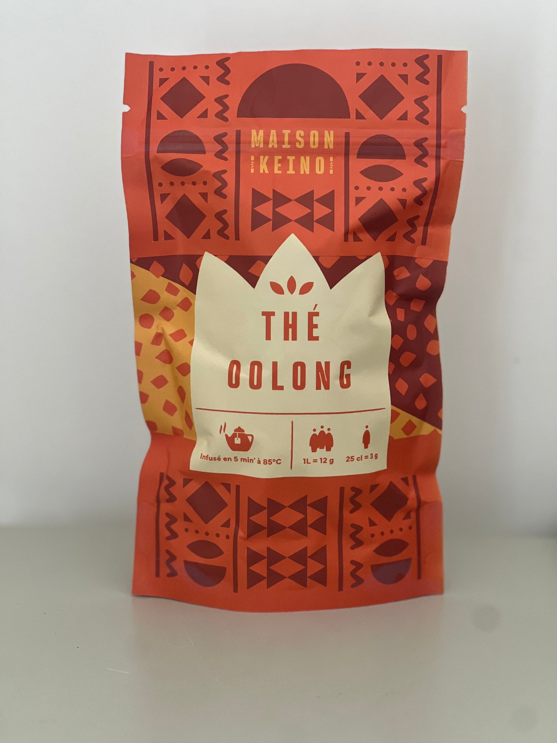 A mi-chemin entre thé vert et thé noir, l’Oolong Kasimba ™ vous invite à la découverte du Mont Kenya.&nbsp;Tout comme l’ensemble des thés et infusions de la collection Kasimba ™, notre Oolong a bénéficié d’un lieu de culture unique riche en minéraux volcaniques.